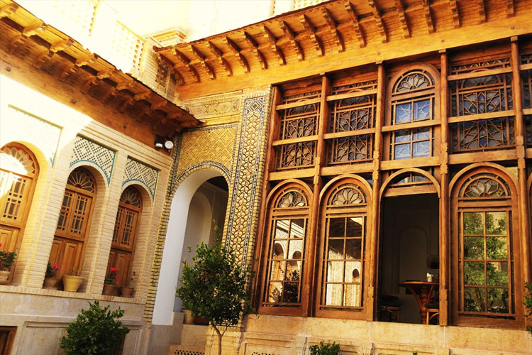 رستوران عمارت فیل یکی از بهترین رستوران های شیراز