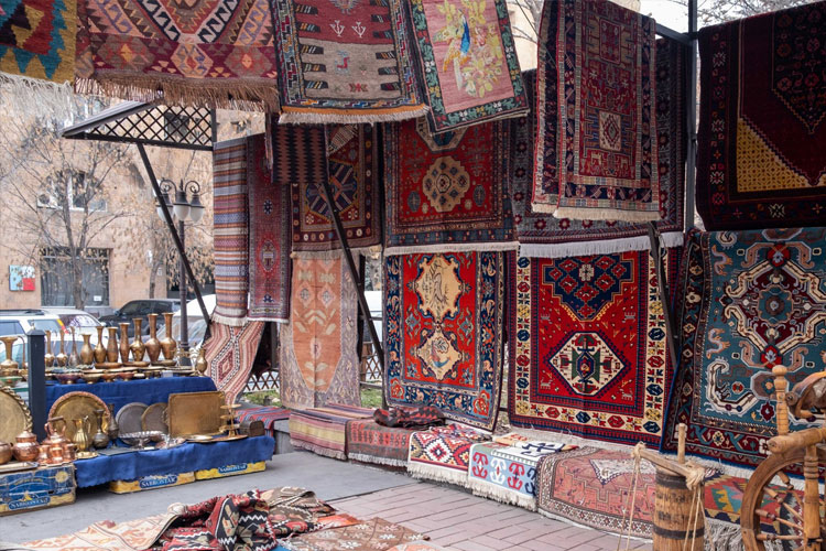 بازار ورنیساج یکی از مرکز خریدهای ارمنستان