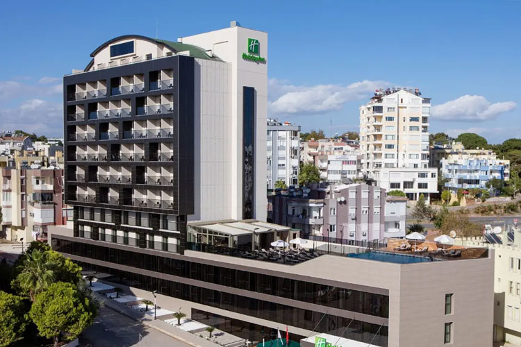 هتل Holiday Inn یکی از بهترین هتل‌ های آنتالیا