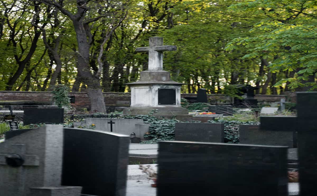 قبرستان قدیمی یهودیان فرانکفورت-تکماه تراول