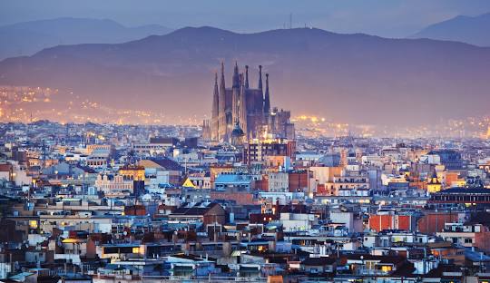 بارسلونا زیباترین شهر جهان-تکماه تراول